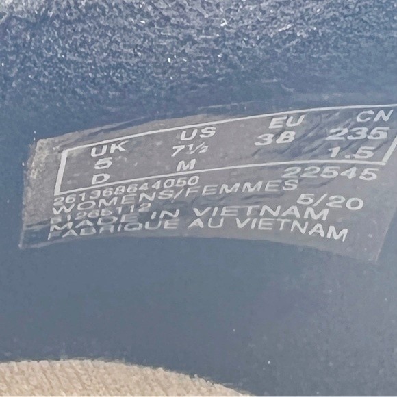 Clarks Size 7.5 Juliet Monte‎ Black Leather Patent Cap Toe Low Heels Pumps Shoes - Picture 13 of 14